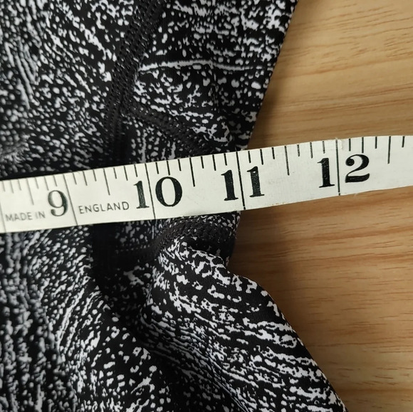 Lululemon Pace Perfect Crop Air Time White Black Women Size 6 - Picture 7 of 8